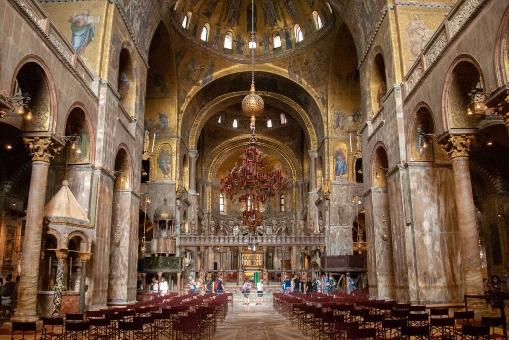 inside the san marco basilica