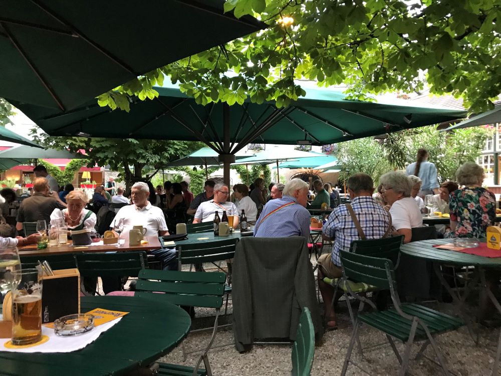 terrace Augustiner Braugasthof Krimpelstätter