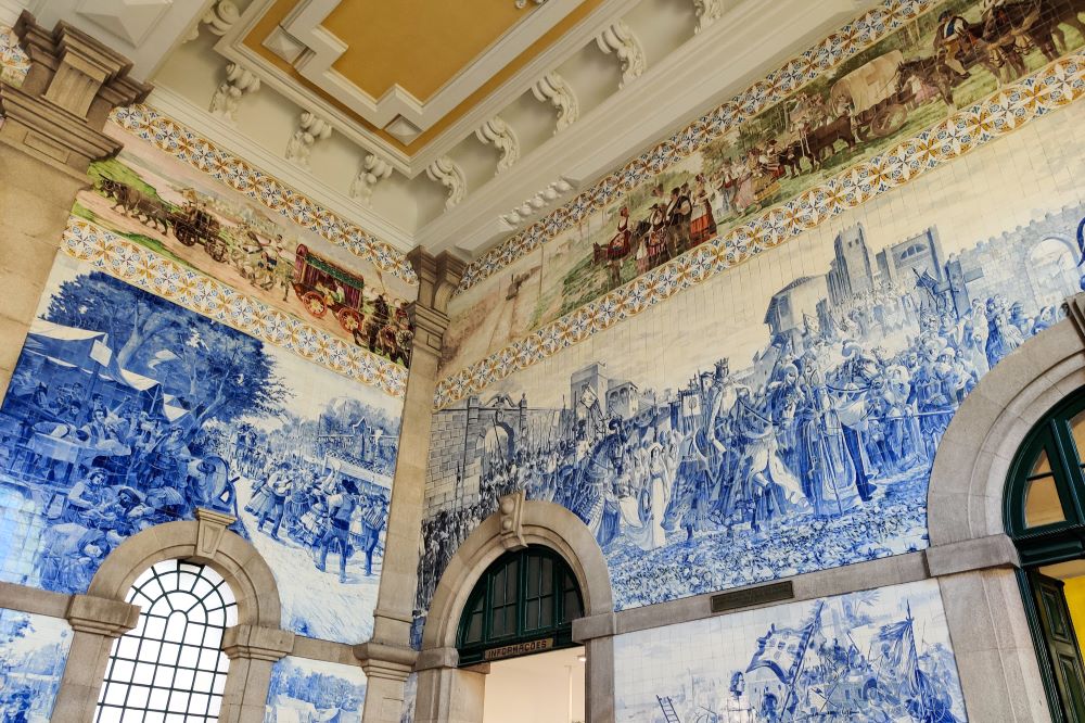 inside Mozaic Sao Bente Station Porto