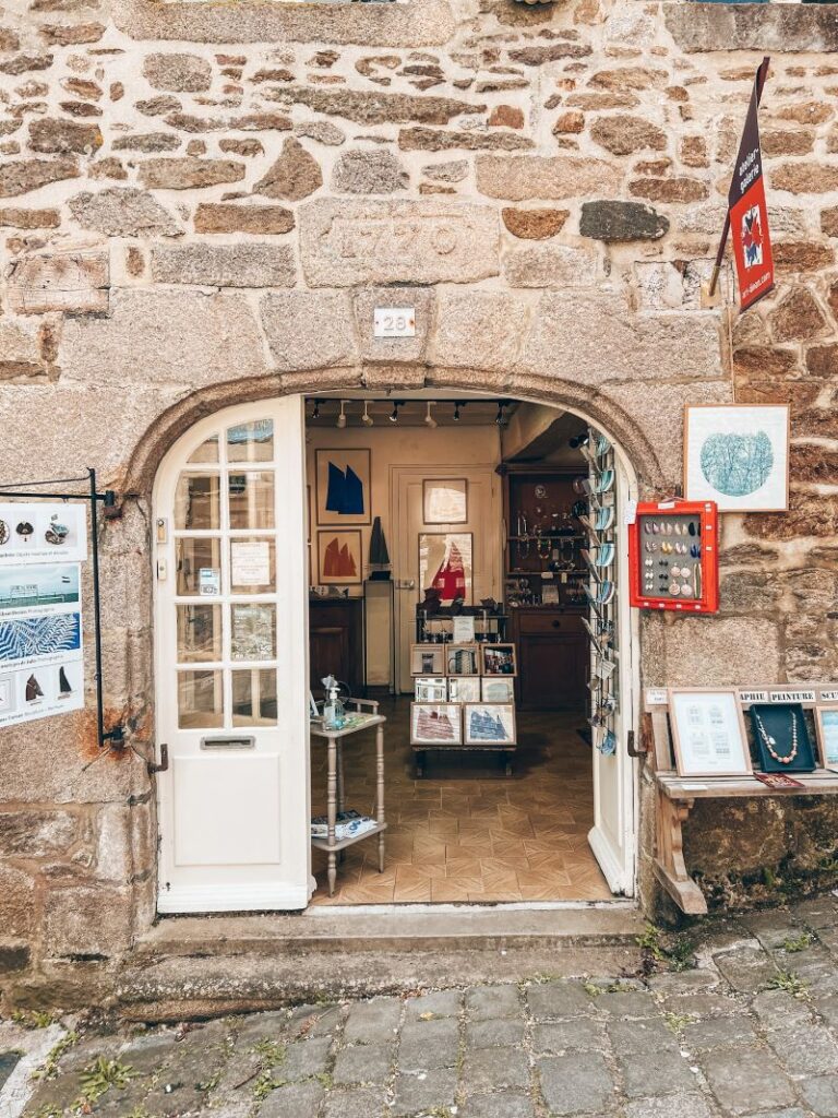 art gallery in Dinan Brittany