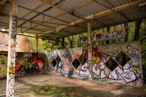 Visiting the ghost town of Doel: how to get in?